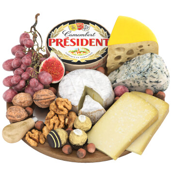 Їжа Cheeses Nuts and Grapes Fruit Board