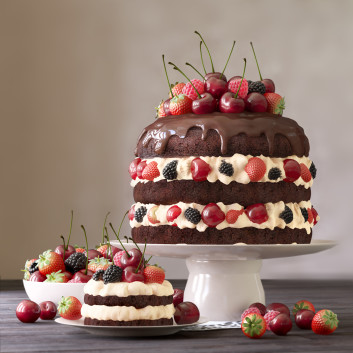 Słodycze  Cake with Chocolate and Berries Model 3D